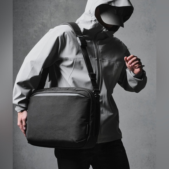 Alpaka Other - Men's Black Messenger Bag – Sleek Everyday Carry